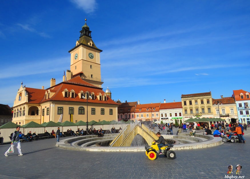 Brasov, Romania in Photos. And our 'nofluff' thoughts on staying here an extended period of time.