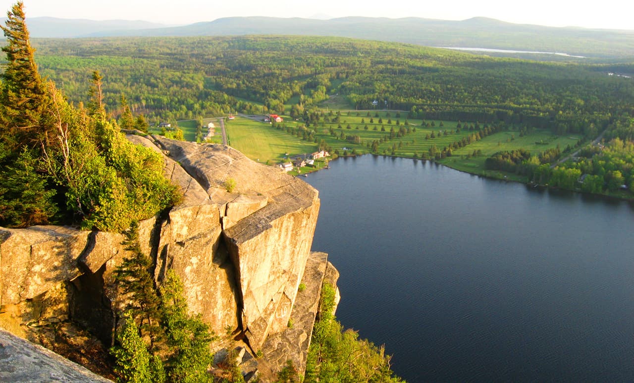Hiking Mont Pinacle in Quebec's Eastern Townships