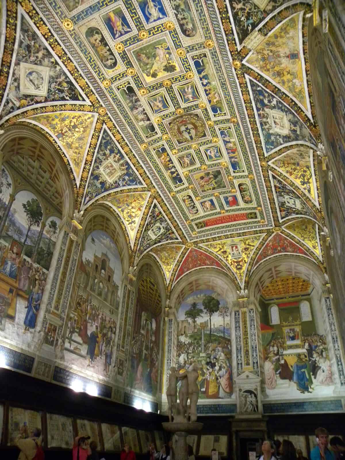 Duomo di Siena interior. Why you should visit Siena, Italy