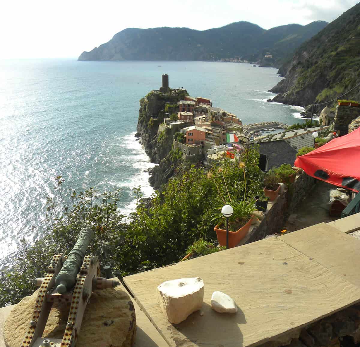 canon views, Vernazza. Why Vernazza is the best town in the Cinque Terre