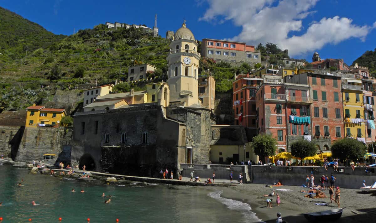 harbor in Vernazza, Italy. Why Vernazza is the best town in the Cinque Terre