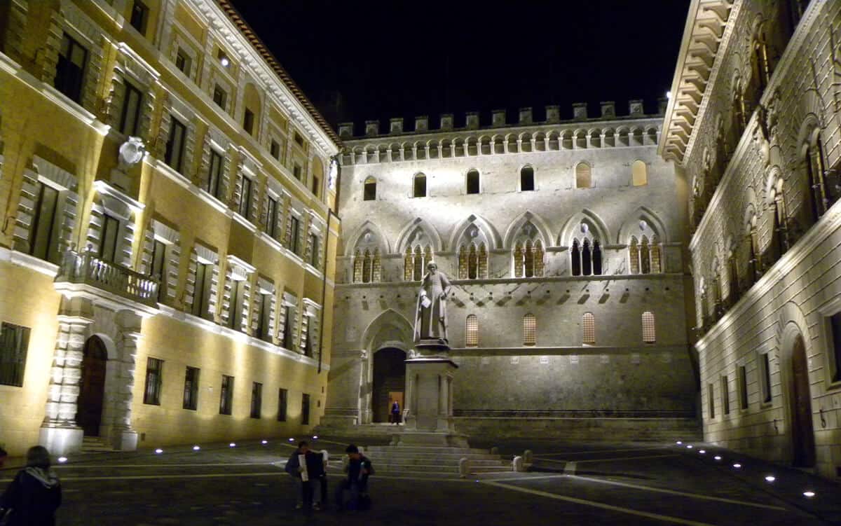 historic building in Sienna Italy