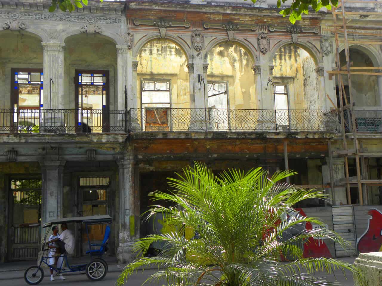 broken buildings in Havana