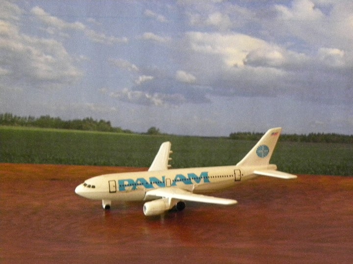 PanAm A310 model plane