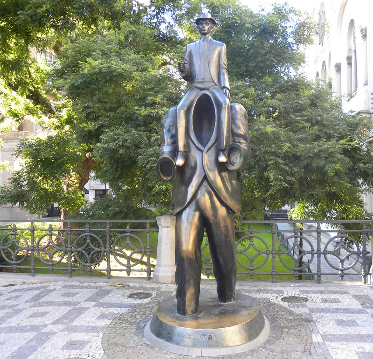 Franz Kafka statue. Things to consider when choosing a guide in Prague