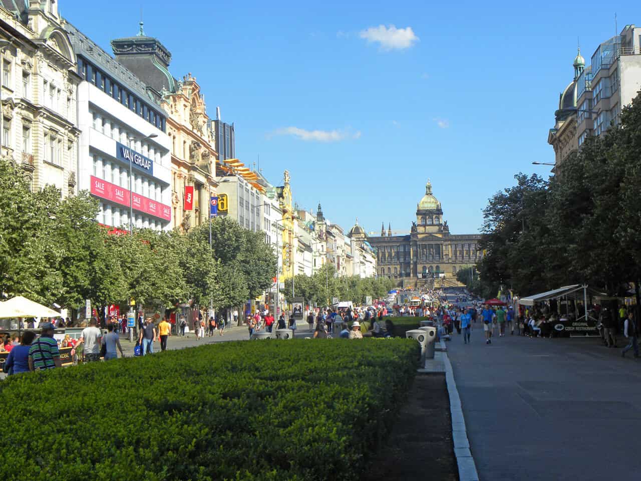 Wenceslas Square. Things to consider when choosing a guide in Prague