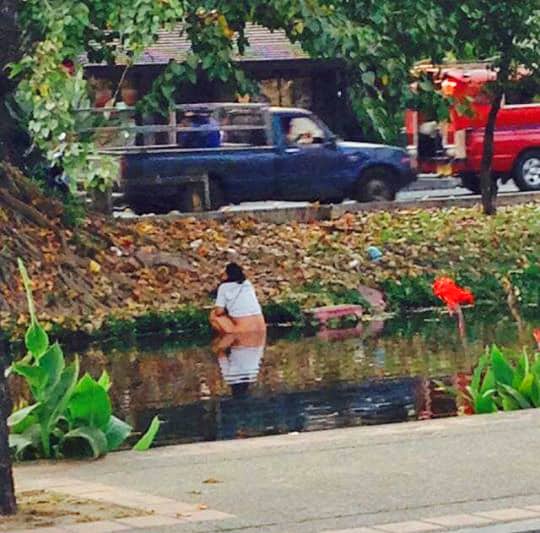 pooing in Chiang Mai canal. You can call me fat just don’t call me Chinese