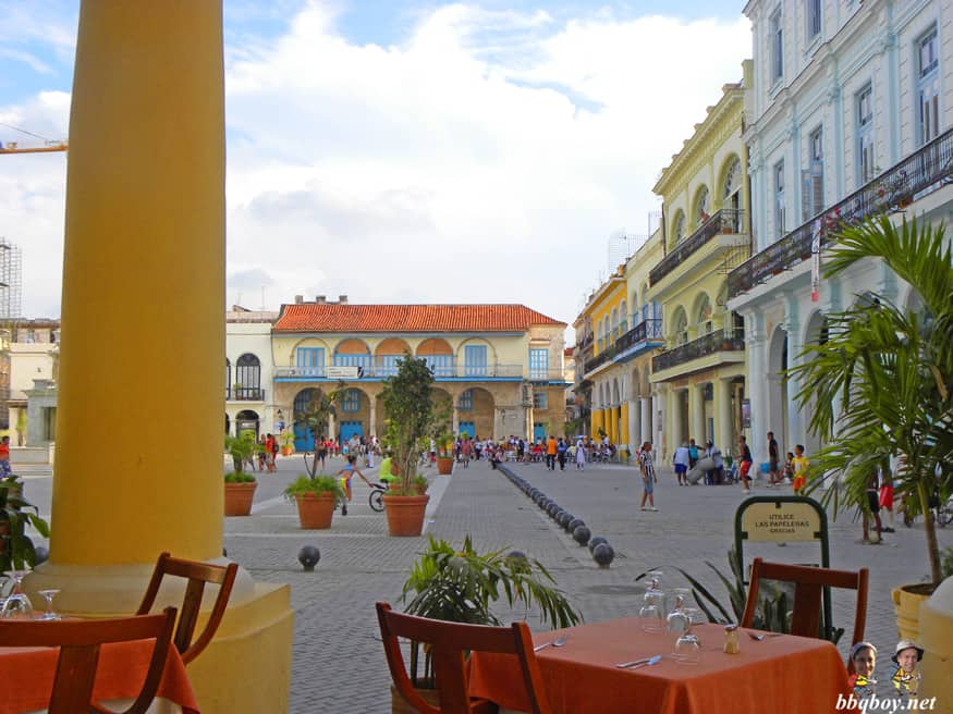 antigua plaza en la Habana