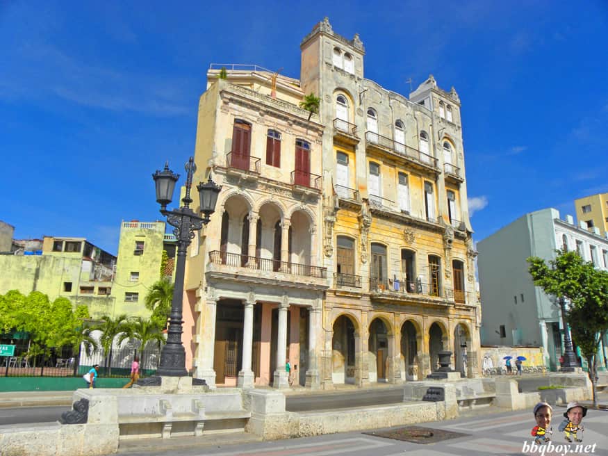 un hermoso edificio en La Habana, Cuba