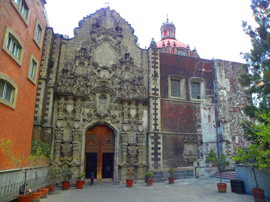 iglesia en centro-historico-mexico