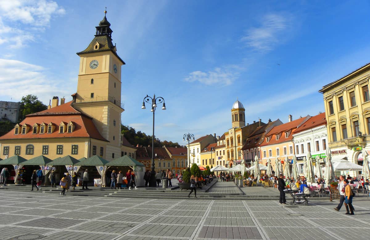 Piata Sfatului (Council Square), Brasov. Why you should Visit Brasov, Romania