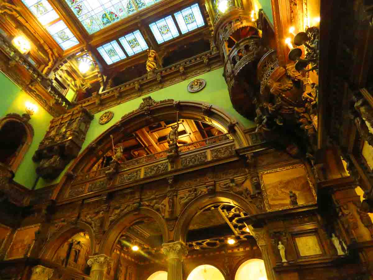 Grand Hall. Why Peles castle is the one place you can’t miss in Romania