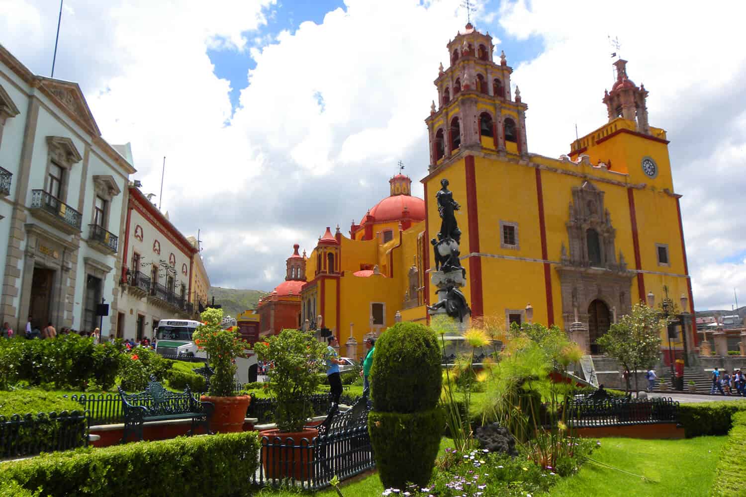 colorful church in Guanajuato