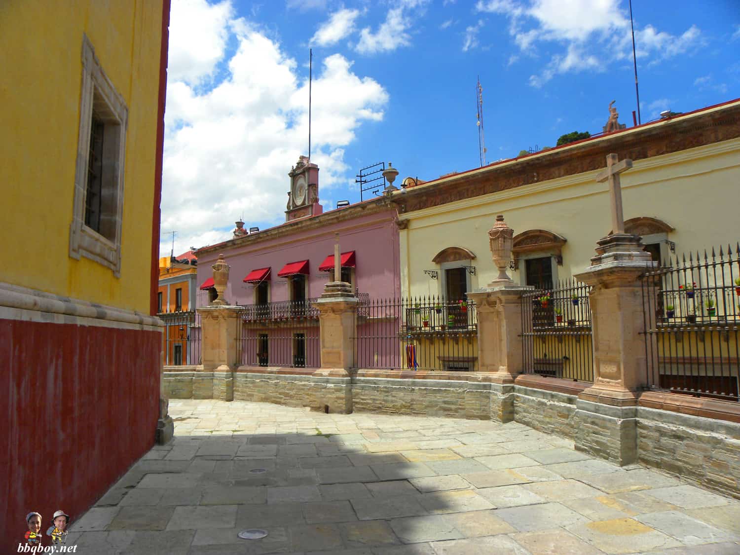alrededor-Parroquia-de-Basílica-Colegiata-de-Nuestra-Señora-de-Guanajuato-mexico