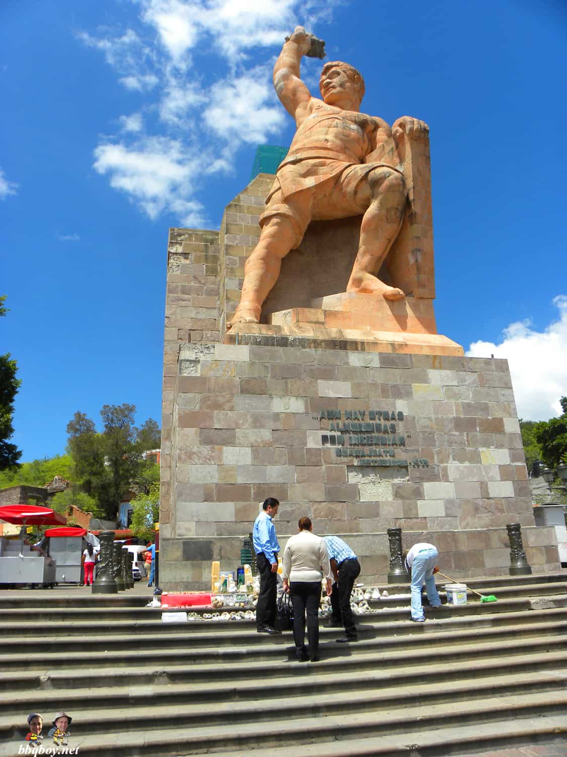 estatua El-Pipila-statue-Guanajuato-Mexico