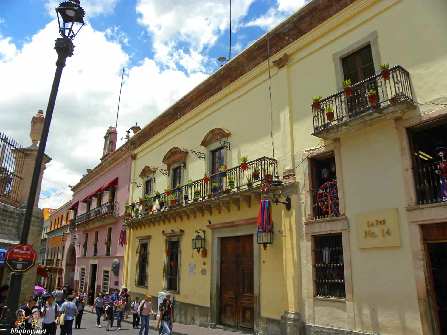 plaza-de-la-paz-guanajuato-mexico