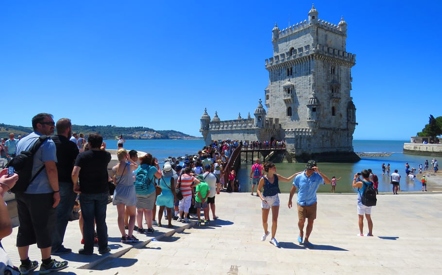 Too many tourists in Lisbon