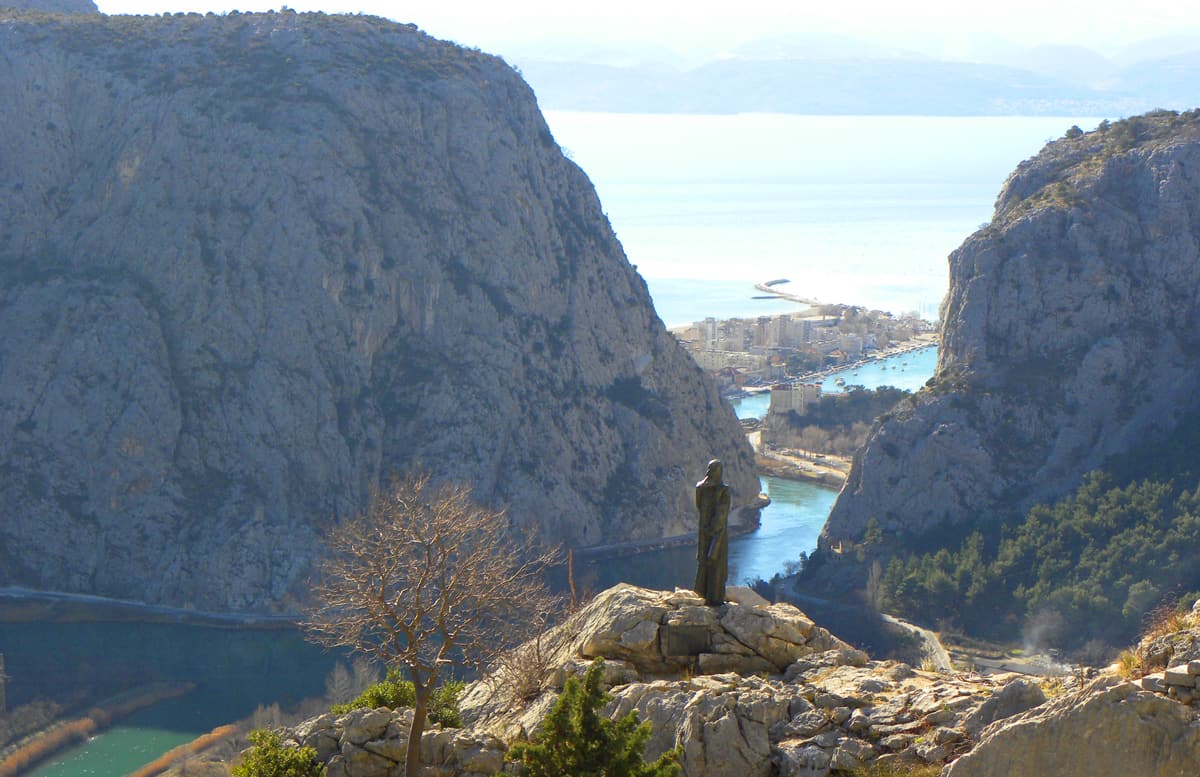 Mila Gojsalić statue and views on Omiš, Croatia