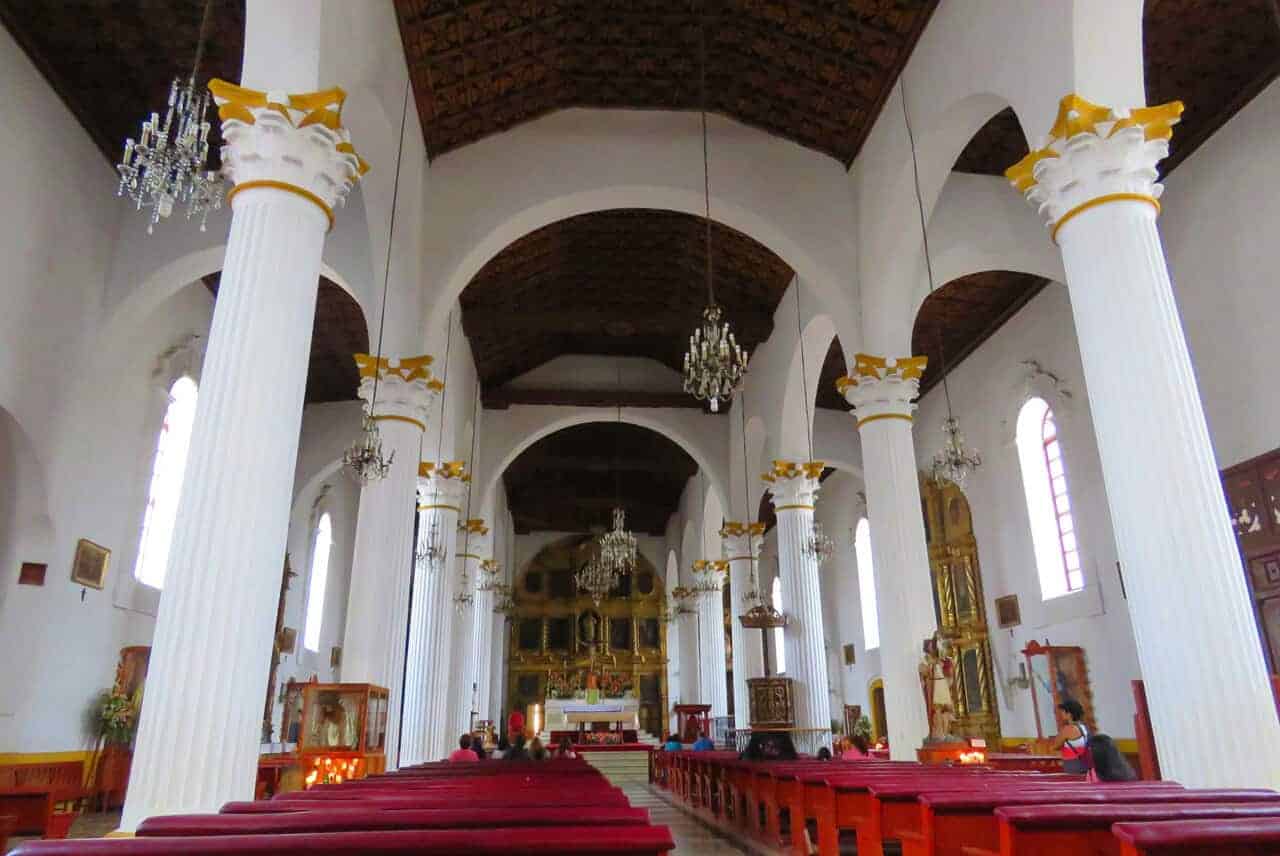 catedral-interior-San-Cristobal-de-las-Casas