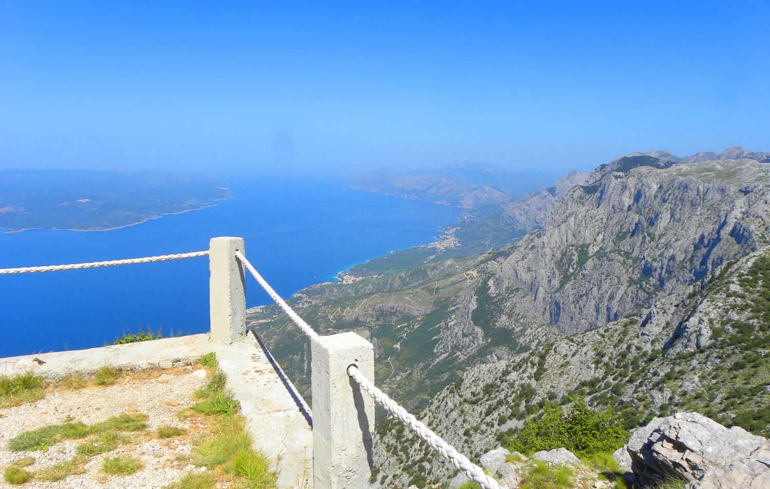 Vues depuis le sommet de Vošac sur le mont Biokovo