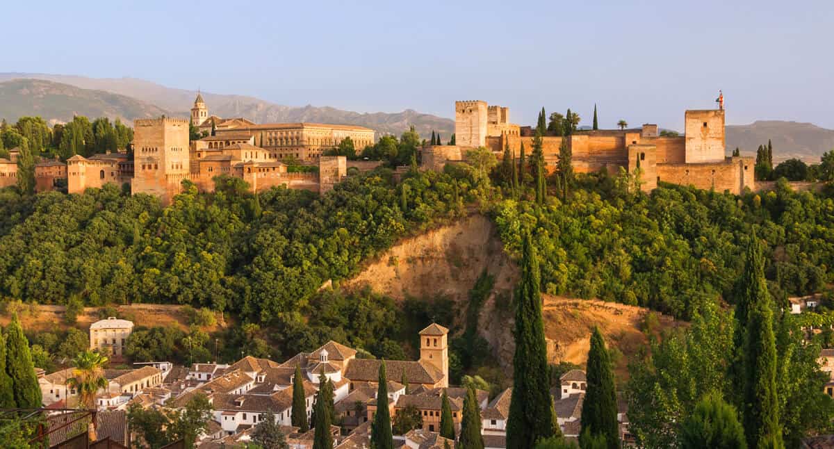 7 things to See and Do when visiting Granada Spain. Travel Guide