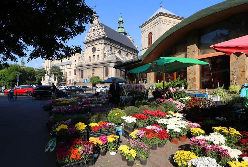flower market in Lviv. Why we loved our Summer in Lviv (in photos)