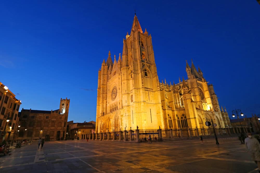 Leon Cathedral at night