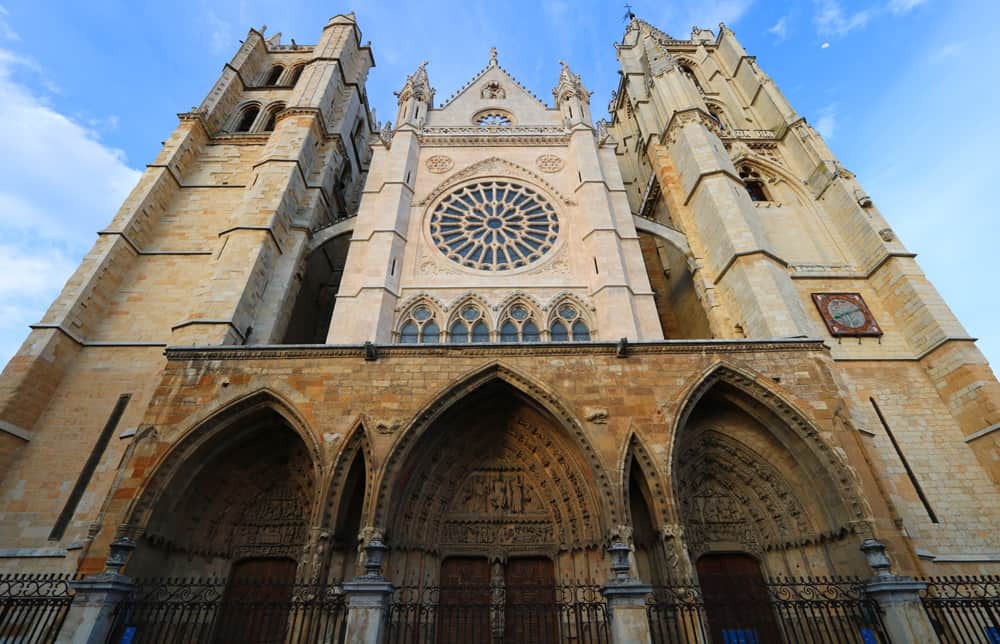 León Cathedral exterior