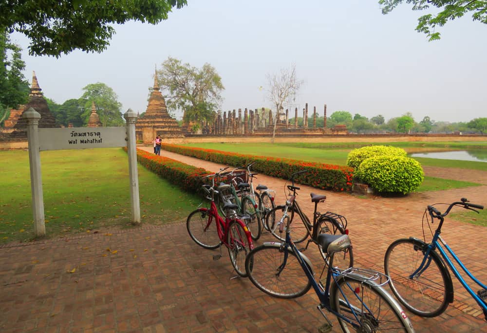 Ayutthaya or Sukhothai – which to Visit? Our vote