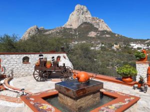 Hiking the Peña de Bernal (Mexico)