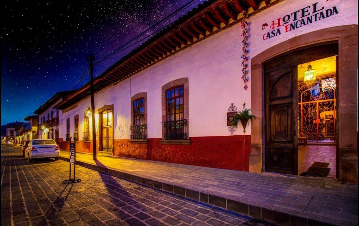 The life of a hotel owner in Patzcuaro (Mexico)